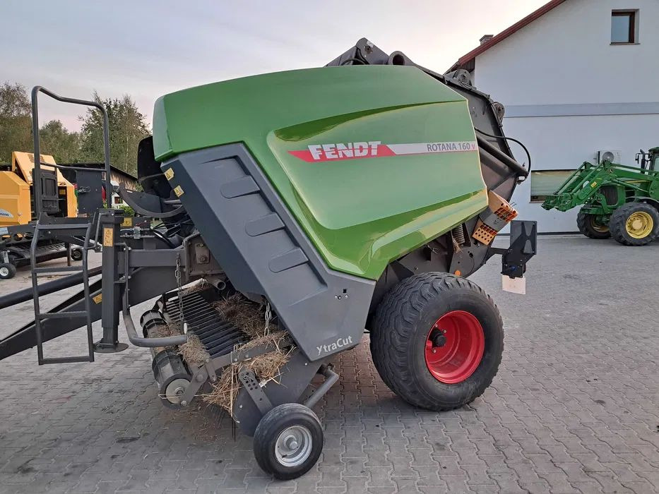 Fendt ROTANA 160V XtraCut - Pyöröpaalain: kuva Fendt ROTANA 160V XtraCut - Pyöröpaalain Fendt ROTANA 160V XtraCut - Pyöröpaalain: kuva Fendt ROTANA 160V XtraCut - Pyöröpaalain