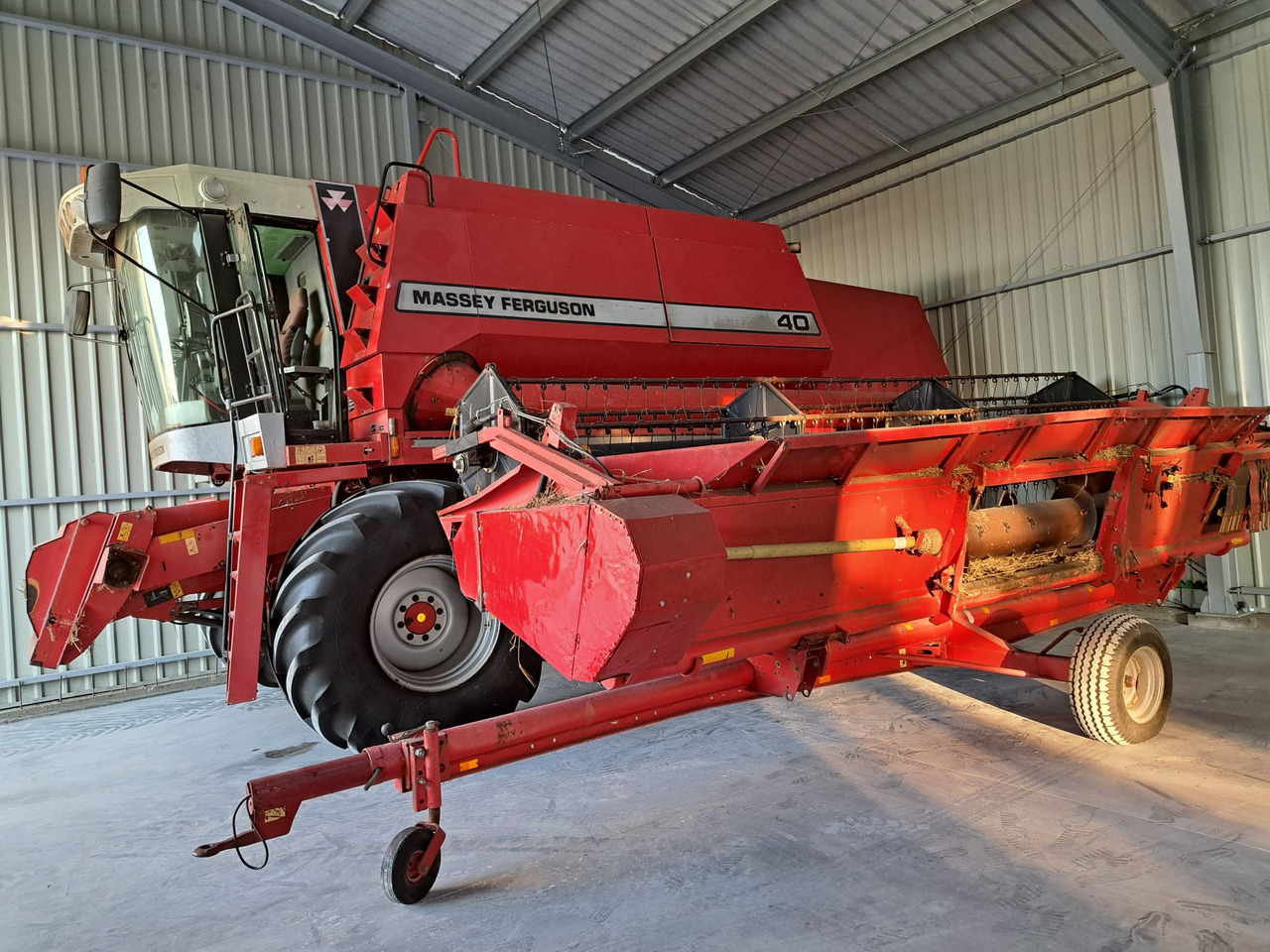 Kombajn Massey Ferguson 40 M-F 38 - Leikkuupuimuri: kuva Kombajn Massey Ferguson 40 M-F 38 - Leikkuupuimuri Kombajn Massey Ferguson 40 M-F 38 - Leikkuupuimuri: kuva Kombajn Massey Ferguson 40 M-F 38 - Leikkuupuimuri