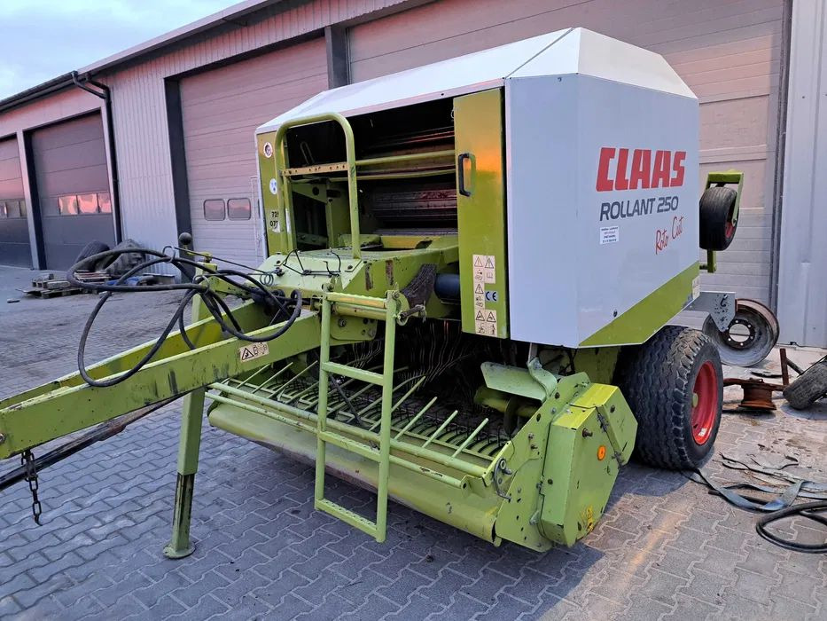 PRASA ROLUJĄCA CLAAS ROLLANT 250 RC 255 - Pyöröpaalain: kuva PRASA ROLUJĄCA CLAAS ROLLANT 250 RC 255 - Pyöröpaalain PRASA ROLUJĄCA CLAAS ROLLANT 250 RC 255 - Pyöröpaalain: kuva PRASA ROLUJĄCA CLAAS ROLLANT 250 RC 255 - Pyöröpaalain