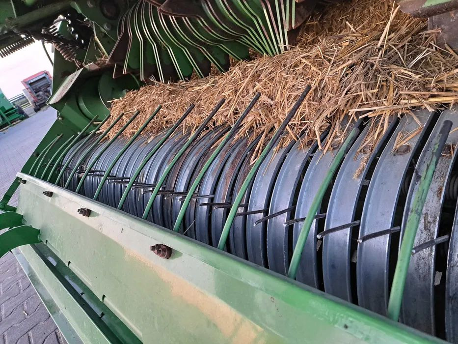 Pyöröpaalain Prasa rolująca Krone Comprima 150XC: kuva Pyöröpaalain Prasa rolująca Krone Comprima 150XC Pyöröpaalain Prasa rolująca Krone Comprima 150XC: kuva Pyöröpaalain Prasa rolująca Krone Comprima 150XC