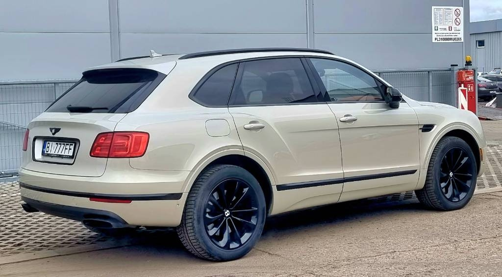 Bentley BENTAYGA 6.0 W12 - Henkilöauto: kuva Bentley BENTAYGA 6.0 W12 - Henkilöauto Bentley BENTAYGA 6.0 W12 - Henkilöauto: kuva Bentley BENTAYGA 6.0 W12 - Henkilöauto