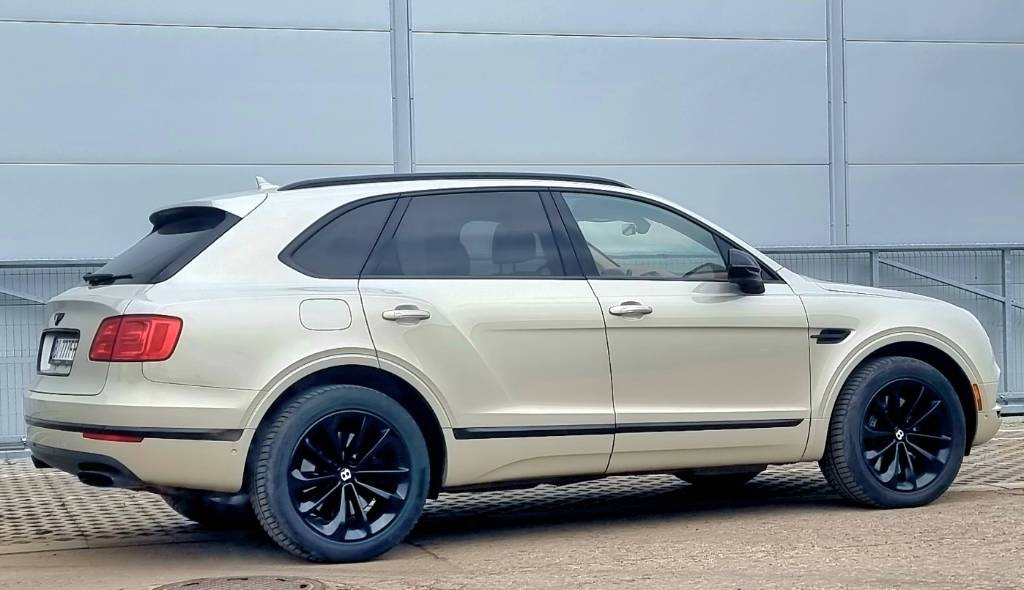 Bentley BENTAYGA 6.0 W12 - Henkilöauto: kuva Bentley BENTAYGA 6.0 W12 - Henkilöauto Bentley BENTAYGA 6.0 W12 - Henkilöauto: kuva Bentley BENTAYGA 6.0 W12 - Henkilöauto