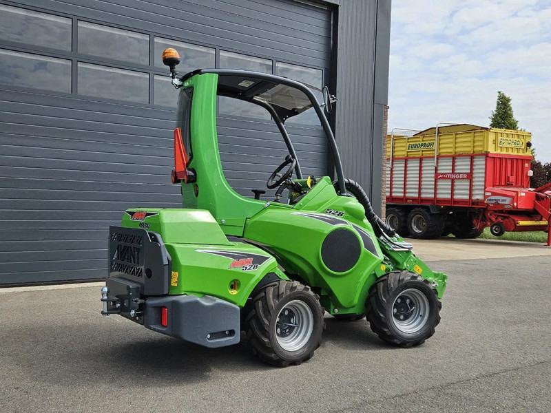 Avant 528 Rental mini-shovel - Liukuohjattu telakuormaaja: kuva Avant 528 Rental mini-shovel - Liukuohjattu telakuormaaja Avant 528 Rental mini-shovel - Liukuohjattu telakuormaaja: kuva Avant 528 Rental mini-shovel - Liukuohjattu telakuormaaja
