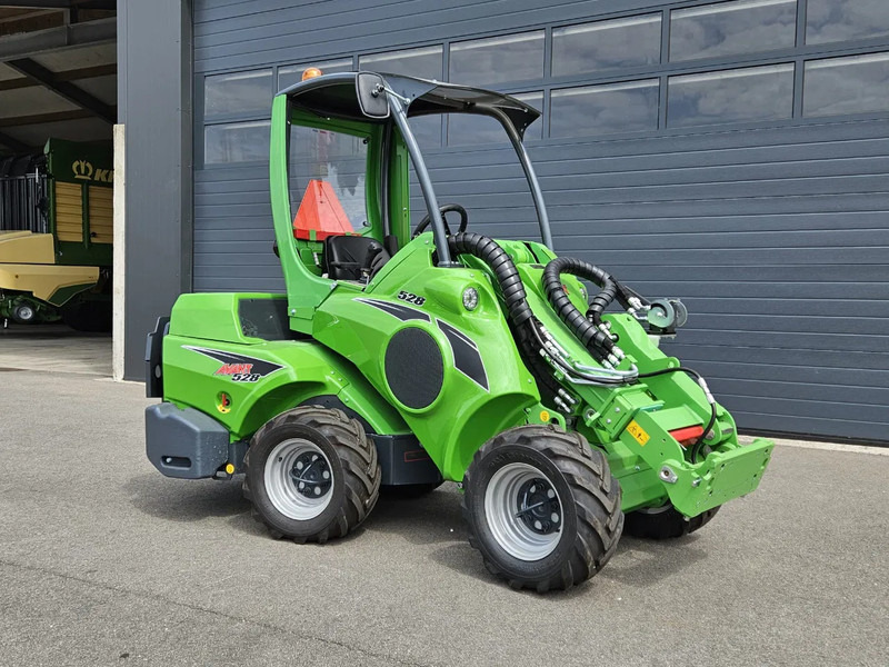 Avant 528 Rental mini-shovel - Liukuohjattu telakuormaaja: kuva Avant 528 Rental mini-shovel - Liukuohjattu telakuormaaja Avant 528 Rental mini-shovel - Liukuohjattu telakuormaaja: kuva Avant 528 Rental mini-shovel - Liukuohjattu telakuormaaja