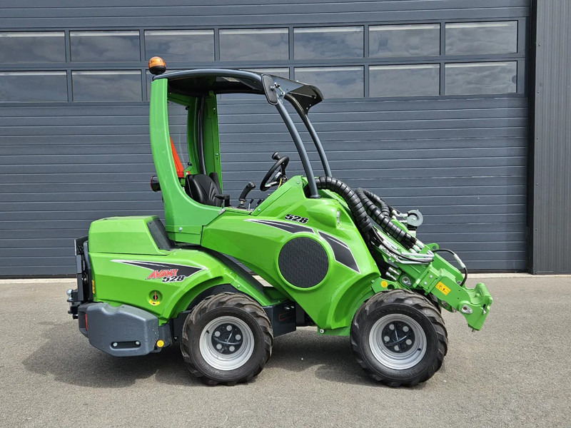 Avant 528 Rental mini-shovel - Liukuohjattu telakuormaaja: kuva Avant 528 Rental mini-shovel - Liukuohjattu telakuormaaja Avant 528 Rental mini-shovel - Liukuohjattu telakuormaaja: kuva Avant 528 Rental mini-shovel - Liukuohjattu telakuormaaja