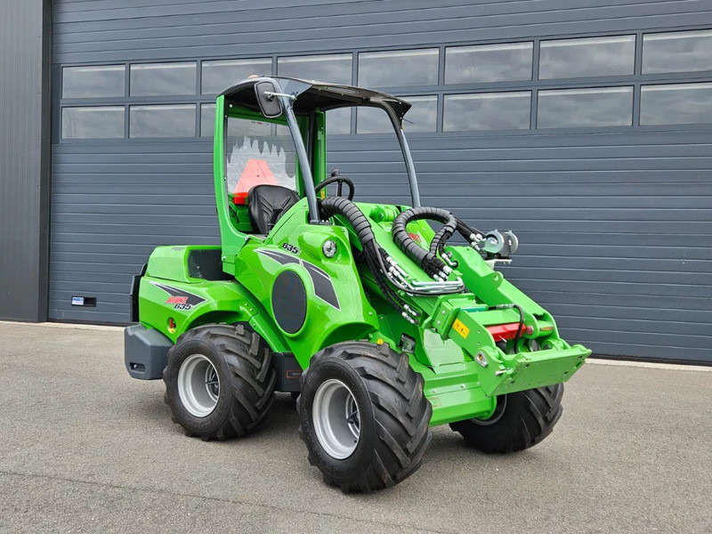 Avant 635i Rental mini-shovel - Liukuohjattu telakuormaaja: kuva Avant 635i Rental mini-shovel - Liukuohjattu telakuormaaja Avant 635i Rental mini-shovel - Liukuohjattu telakuormaaja: kuva Avant 635i Rental mini-shovel - Liukuohjattu telakuormaaja