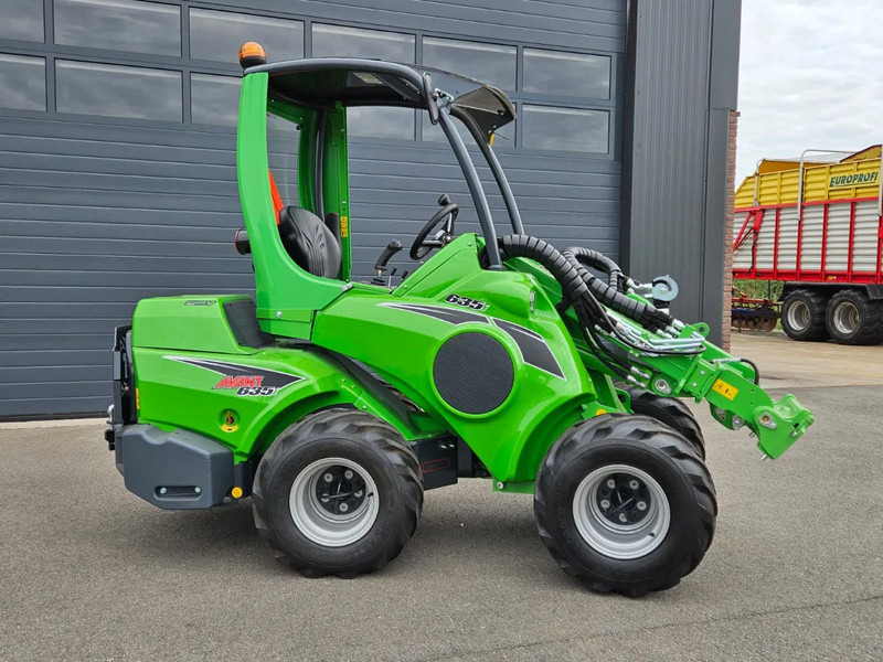 Avant 635i Rental mini-shovel - Liukuohjattu telakuormaaja: kuva Avant 635i Rental mini-shovel - Liukuohjattu telakuormaaja Avant 635i Rental mini-shovel - Liukuohjattu telakuormaaja: kuva Avant 635i Rental mini-shovel - Liukuohjattu telakuormaaja