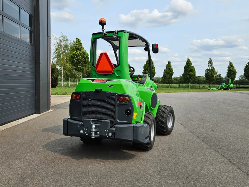 Avant 735i TDL + mini-shovel - Liukuohjattu telakuormaaja: kuva Avant 735i TDL + mini-shovel - Liukuohjattu telakuormaaja Avant 735i TDL + mini-shovel - Liukuohjattu telakuormaaja: kuva Avant 735i TDL + mini-shovel - Liukuohjattu telakuormaaja