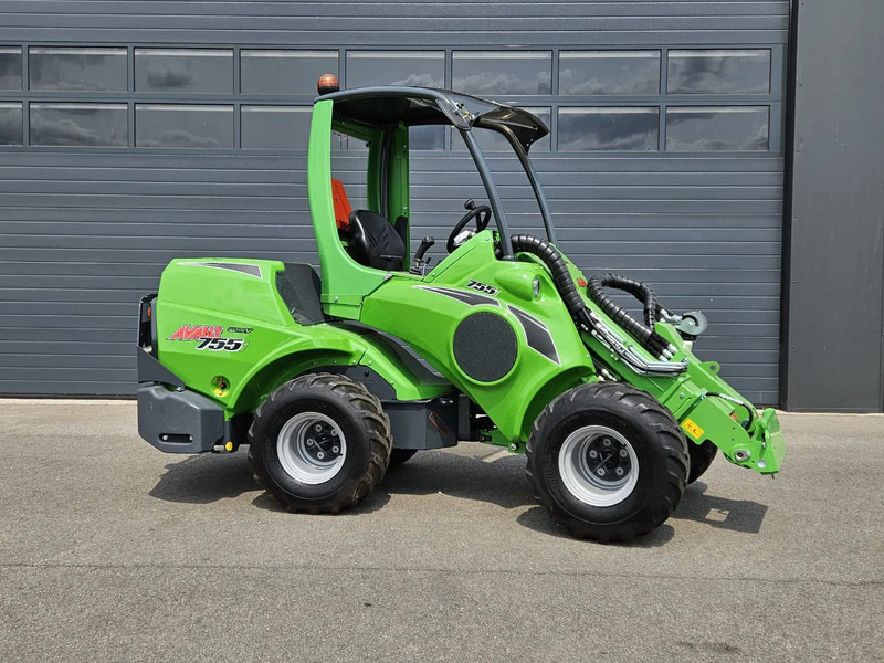 Avant 755i Rental mini-shovel - Liukuohjattu telakuormaaja: kuva Avant 755i Rental mini-shovel - Liukuohjattu telakuormaaja Avant 755i Rental mini-shovel - Liukuohjattu telakuormaaja: kuva Avant 755i Rental mini-shovel - Liukuohjattu telakuormaaja