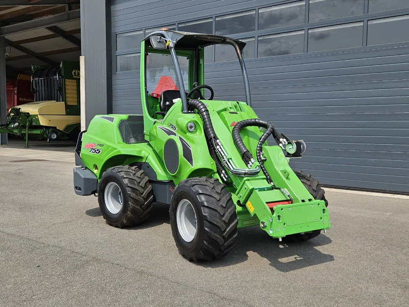 Avant 755i Rental mini-shovel - Liukuohjattu telakuormaaja: kuva Avant 755i Rental mini-shovel - Liukuohjattu telakuormaaja Avant 755i Rental mini-shovel - Liukuohjattu telakuormaaja: kuva Avant 755i Rental mini-shovel - Liukuohjattu telakuormaaja