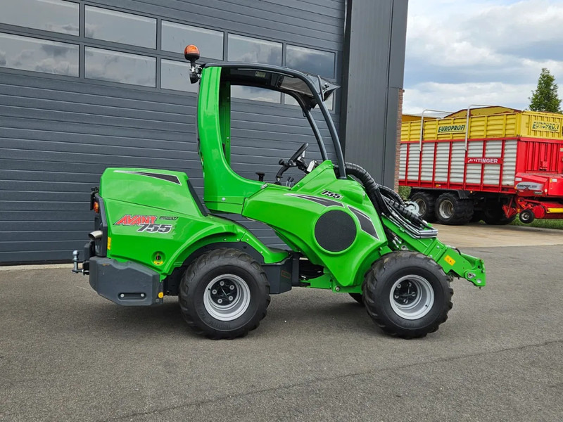 Avant 755i TDL+ mini-shovel - Liukuohjattu telakuormaaja: kuva Avant 755i TDL+ mini-shovel - Liukuohjattu telakuormaaja Avant 755i TDL+ mini-shovel - Liukuohjattu telakuormaaja: kuva Avant 755i TDL+ mini-shovel - Liukuohjattu telakuormaaja