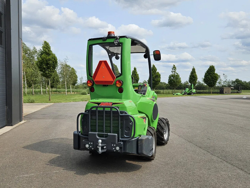 Avant E527 TDL+ mini-shovel - Liukuohjattu telakuormaaja: kuva Avant E527 TDL+ mini-shovel - Liukuohjattu telakuormaaja Avant E527 TDL+ mini-shovel - Liukuohjattu telakuormaaja: kuva Avant E527 TDL+ mini-shovel - Liukuohjattu telakuormaaja