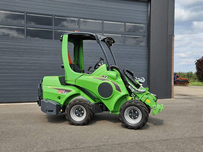 Avant E527 TDL+ mini-shovel - Liukuohjattu telakuormaaja: kuva Avant E527 TDL+ mini-shovel - Liukuohjattu telakuormaaja Avant E527 TDL+ mini-shovel - Liukuohjattu telakuormaaja: kuva Avant E527 TDL+ mini-shovel - Liukuohjattu telakuormaaja