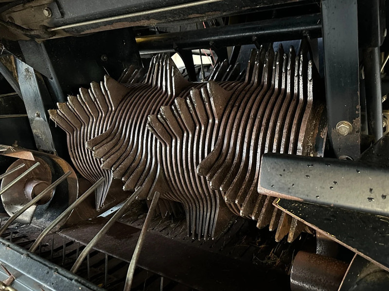 New Holland BB9060 Cropcutter - Maatalouskoneet: kuva New Holland BB9060 Cropcutter - Maatalouskoneet New Holland BB9060 Cropcutter - Maatalouskoneet: kuva New Holland BB9060 Cropcutter - Maatalouskoneet