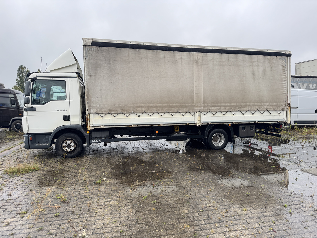 MAN 12.250 - Pressukapelli kuorma-auto: kuva MAN 12.250 - Pressukapelli kuorma-auto MAN 12.250 - Pressukapelli kuorma-auto: kuva MAN 12.250 - Pressukapelli kuorma-auto