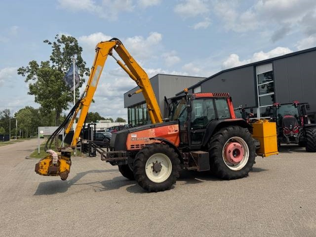 Valtra 8150 hitech met Bos maaiarm met klepelmaaier - Traktori: kuva Valtra 8150 hitech met Bos maaiarm met klepelmaaier - Traktori Valtra 8150 hitech met Bos maaiarm met klepelmaaier - Traktori: kuva Valtra 8150 hitech met Bos maaiarm met klepelmaaier - Traktori
