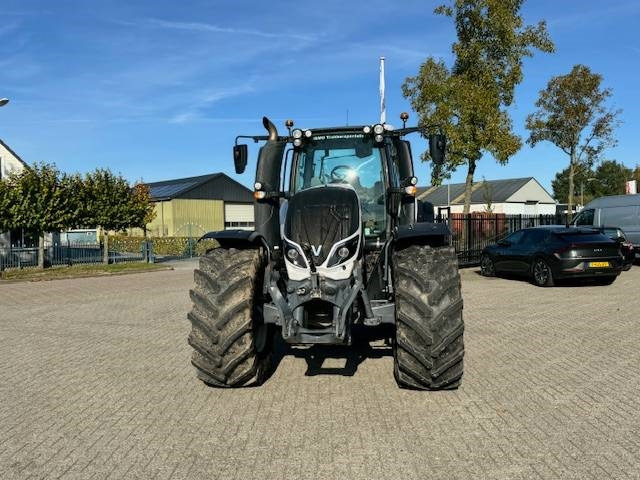 Valtra T214 Versu - Traktori: kuva Valtra T214 Versu - Traktori Valtra T214 Versu - Traktori: kuva Valtra T214 Versu - Traktori