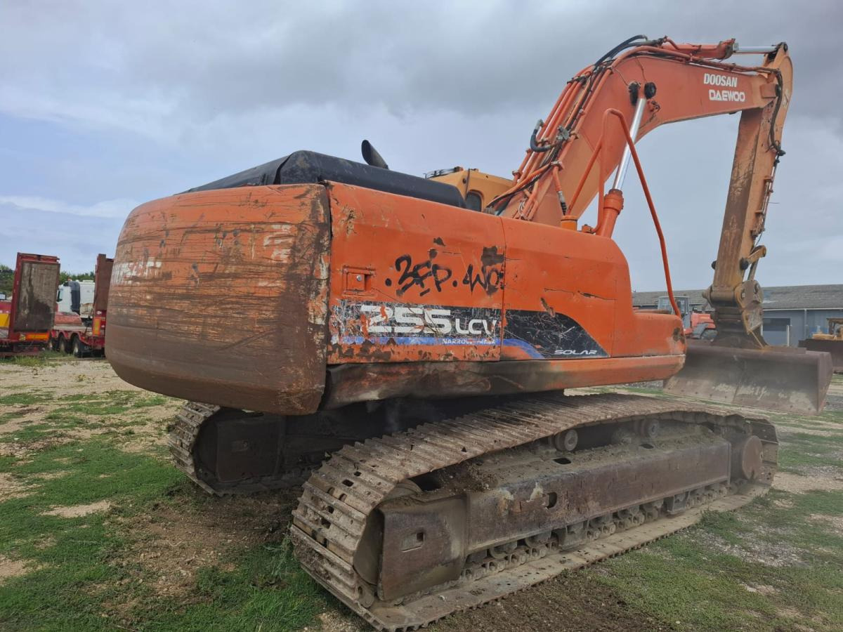 Doosan SOLAR 255LC-V - Telakaivukone: kuva Doosan SOLAR 255LC-V - Telakaivukone Doosan SOLAR 255LC-V - Telakaivukone: kuva Doosan SOLAR 255LC-V - Telakaivukone
