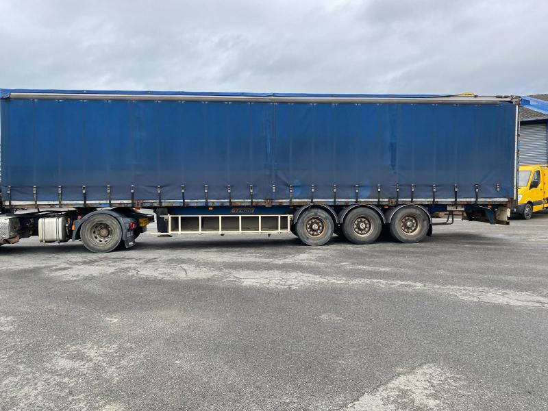 Fruehauf GT TRAILOR - Pressukapellipuoliperävaunu: kuva Fruehauf GT TRAILOR - Pressukapellipuoliperävaunu Fruehauf GT TRAILOR - Pressukapellipuoliperävaunu: kuva Fruehauf GT TRAILOR - Pressukapellipuoliperävaunu
