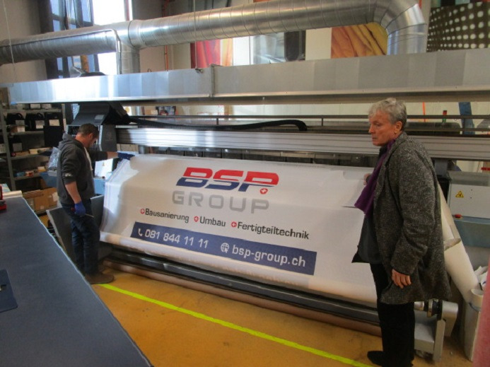 Digitaalinen painokone GROSSFORMATDRUCKER AGFA JETI 3324 SL BASE SOLVENT RTR (roll to roll) 6C (DRUCKT AUF PLACHEN, PLANEN, STOFFBANNER & VERSCHIEDENE MATERIALIEN): kuva Digitaalinen painokone GROSSFORMATDRUCKER AGFA JETI 3324 SL BASE SOLVENT RTR (roll to roll) 6C (DRUCKT AUF PLACHEN, PLANEN, STOFFBANNER & VERSCHIEDENE MATERIALIEN)