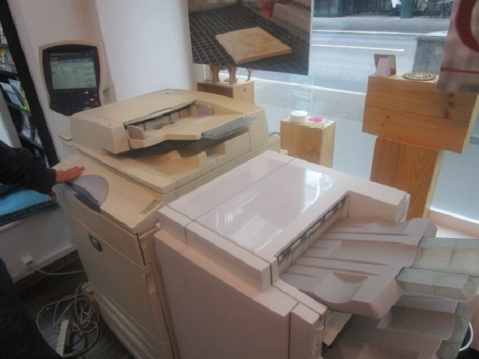 XEROX DC250 (Drucken, Kopieren, Scannen) mit Broschürenfinischer - Digitaalinen painokone: kuva XEROX DC250 (Drucken, Kopieren, Scannen) mit Broschürenfinischer - Digitaalinen painokone XEROX DC250 (Drucken, Kopieren, Scannen) mit Broschürenfinischer - Digitaalinen painokone: kuva XEROX DC250 (Drucken, Kopieren, Scannen) mit Broschürenfinischer - Digitaalinen painokone