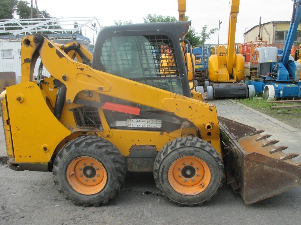 Bobcat S 530 - Liukuohjattu kuormaaja: kuva Bobcat S 530 - Liukuohjattu kuormaaja Bobcat S 530 - Liukuohjattu kuormaaja: kuva Bobcat S 530 - Liukuohjattu kuormaaja