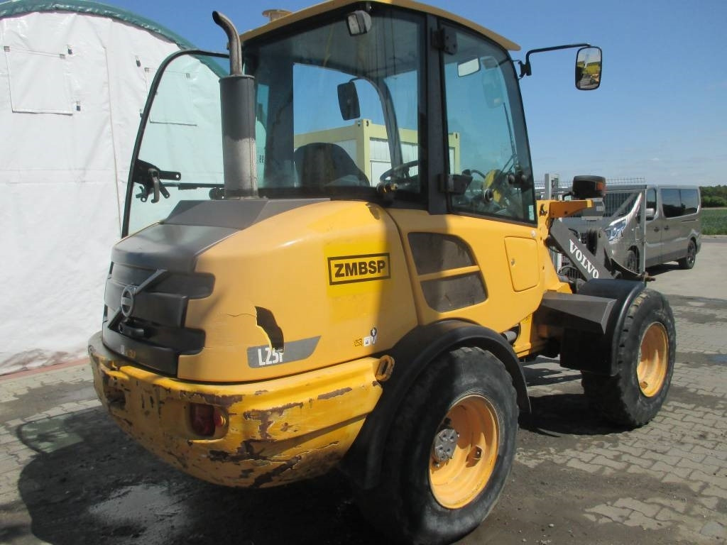 Volvo L 25 F  - Pyöräkuormaaja: kuva Volvo L 25 F  - Pyöräkuormaaja Volvo L 25 F  - Pyöräkuormaaja: kuva Volvo L 25 F  - Pyöräkuormaaja