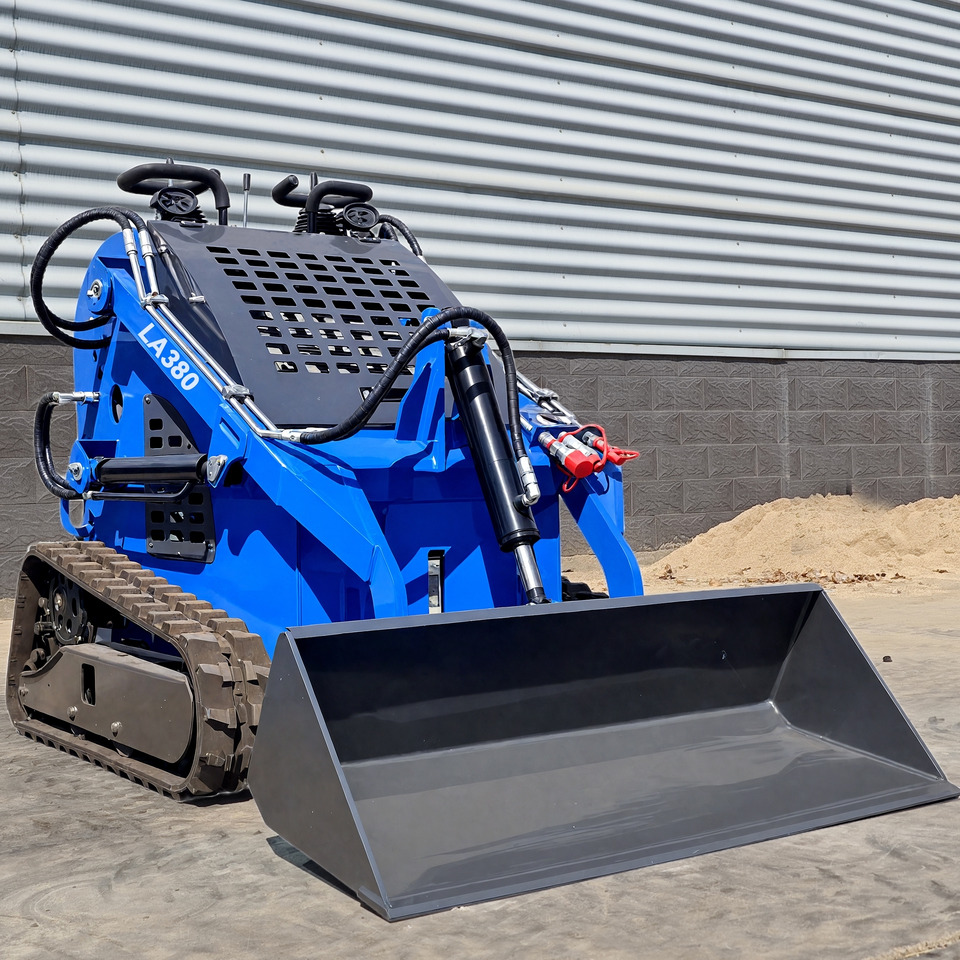 LEZUM LA380 Mini Skid Steer Loader Compact Track Diesel Cheap Mini Skid Steer Loader For Sale With Mini Skid Steer Attachments 4 In 1 Bucket - Liukuohjattu kuormaaja: kuva LEZUM LA380 Mini Skid Steer Loader Compact Track Diesel Cheap Mini Skid Steer Loader For Sale With Mini Skid Steer Attachments 4 In 1 Bucket - Liukuohjattu kuormaaja LEZUM LA380 Mini Skid Steer Loader Compact Track Diesel Cheap Mini Skid Steer Loader For Sale With Mini Skid Steer Attachments 4 In 1 Bucket - Liukuohjattu kuormaaja: kuva LEZUM LA380 Mini Skid Steer Loader Compact Track Diesel Cheap Mini Skid Steer Loader For Sale With Mini Skid Steer Attachments 4 In 1 Bucket - Liukuohjattu kuormaaja