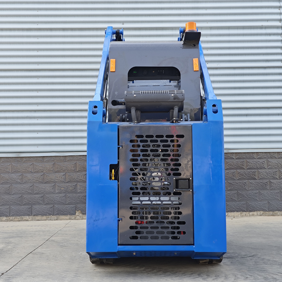 LEZUM LA670 Mini Small Skid Steer Loader Compact Track Diesel Mini Skid Steer Loader For Sale With Small Mini Skid Steer Attachments 4 In 1 Bucket - Liukuohjattu kuormaaja: kuva LEZUM LA670 Mini Small Skid Steer Loader Compact Track Diesel Mini Skid Steer Loader For Sale With Small Mini Skid Steer Attachments 4 In 1 Bucket - Liukuohjattu kuormaaja LEZUM LA670 Mini Small Skid Steer Loader Compact Track Diesel Mini Skid Steer Loader For Sale With Small Mini Skid Steer Attachments 4 In 1 Bucket - Liukuohjattu kuormaaja: kuva LEZUM LA670 Mini Small Skid Steer Loader Compact Track Diesel Mini Skid Steer Loader For Sale With Small Mini Skid Steer Attachments 4 In 1 Bucket - Liukuohjattu kuormaaja