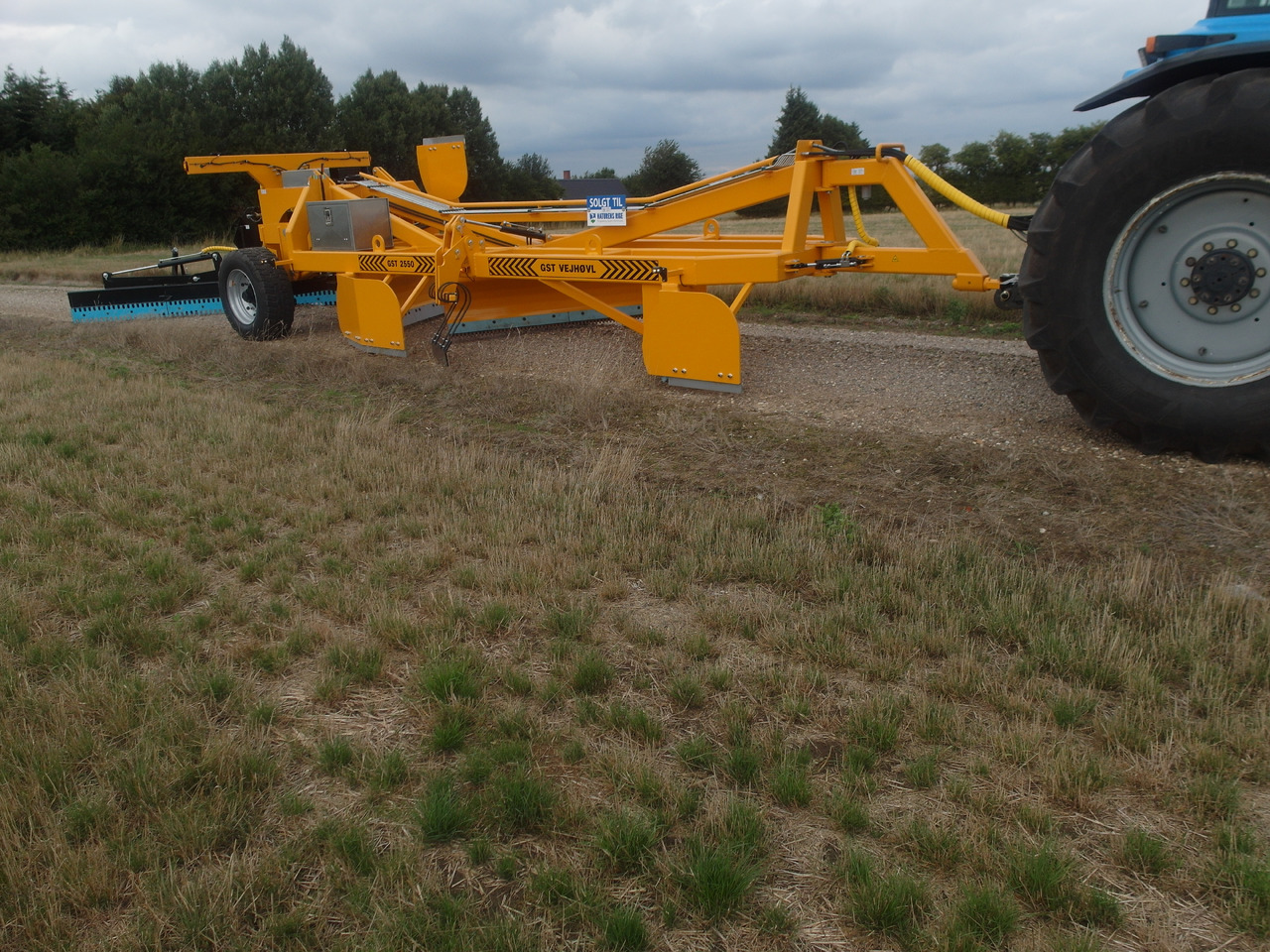 GST 2550 Gravel road tractor Grader - Tiehöylä: kuva GST 2550 Gravel road tractor Grader - Tiehöylä GST 2550 Gravel road tractor Grader - Tiehöylä: kuva GST 2550 Gravel road tractor Grader - Tiehöylä