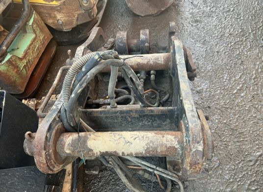 Attache rapide pour pelle - Pikaliitin: kuva Attache rapide pour pelle - Pikaliitin Attache rapide pour pelle - Pikaliitin: kuva Attache rapide pour pelle - Pikaliitin