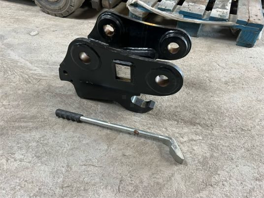 Attache rapide pour pelle de 2T à 4T - Pikaliitin: kuva Attache rapide pour pelle de 2T à 4T - Pikaliitin Attache rapide pour pelle de 2T à 4T - Pikaliitin: kuva Attache rapide pour pelle de 2T à 4T - Pikaliitin