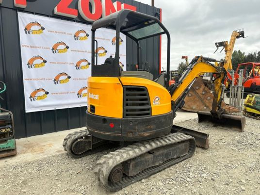 Bobcat E26 Canopy - Minikuormaaja: kuva  Bobcat E26 Canopy - Minikuormaaja Bobcat E26 Canopy - Minikuormaaja: kuva  Bobcat E26 Canopy - Minikuormaaja