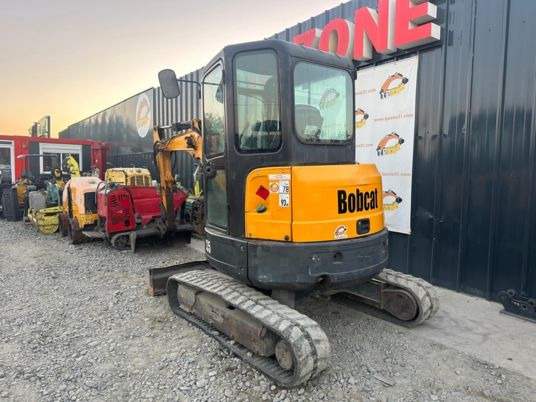 Bobcat E35 Cabine à 22500 € HT - Minikuormaaja: kuva  Bobcat E35 Cabine à 22500 € HT - Minikuormaaja Bobcat E35 Cabine à 22500 € HT - Minikuormaaja: kuva  Bobcat E35 Cabine à 22500 € HT - Minikuormaaja