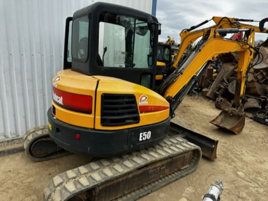 Bobcat E50 - Minikuormaaja: kuva Bobcat E50 - Minikuormaaja Bobcat E50 - Minikuormaaja: kuva Bobcat E50 - Minikuormaaja