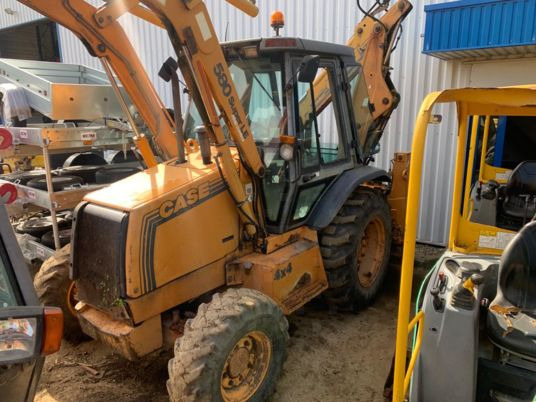 Case 580 SUPER LE Ride Control - Kaivuri-trukki: kuva Case 580 SUPER LE Ride Control - Kaivuri-trukki Case 580 SUPER LE Ride Control - Kaivuri-trukki: kuva Case 580 SUPER LE Ride Control - Kaivuri-trukki