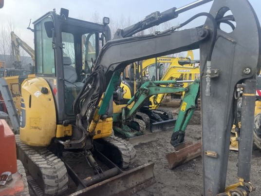 Komatsu PC26MR-3 - Minikuormaaja: kuva Komatsu PC26MR-3 - Minikuormaaja Komatsu PC26MR-3 - Minikuormaaja: kuva Komatsu PC26MR-3 - Minikuormaaja