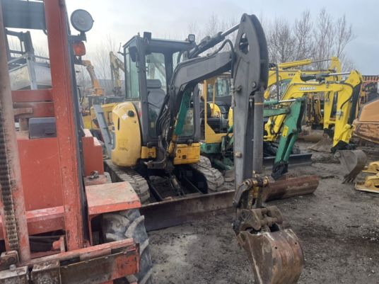 Komatsu PC26MR-3 - Minikuormaaja: kuva Komatsu PC26MR-3 - Minikuormaaja Komatsu PC26MR-3 - Minikuormaaja: kuva Komatsu PC26MR-3 - Minikuormaaja
