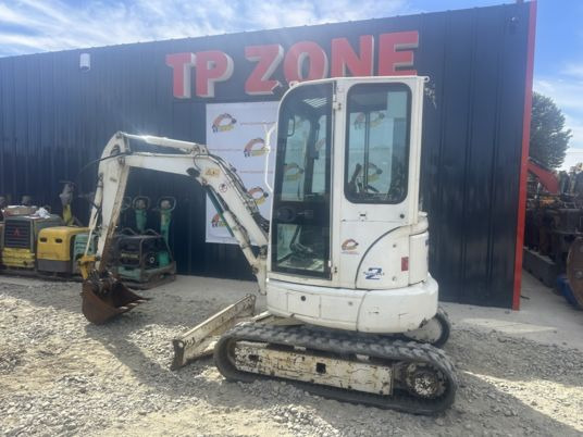Komatsu PC26MR-3 cabine à 19500€ HT - Minikuormaaja: kuva Komatsu PC26MR-3 cabine à 19500€ HT - Minikuormaaja Komatsu PC26MR-3 cabine à 19500€ HT - Minikuormaaja: kuva Komatsu PC26MR-3 cabine à 19500€ HT - Minikuormaaja