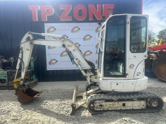 Komatsu PC26MR-3 cabine à 19500€ HT - Minikuormaaja: kuva Komatsu PC26MR-3 cabine à 19500€ HT - Minikuormaaja Komatsu PC26MR-3 cabine à 19500€ HT - Minikuormaaja: kuva Komatsu PC26MR-3 cabine à 19500€ HT - Minikuormaaja