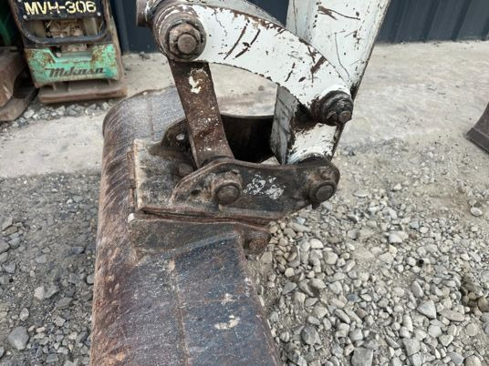 Minikuormaaja Takeuchi TB23R Cabine à 17 500 € HT: kuva Minikuormaaja Takeuchi TB23R Cabine à 17 500 € HT Minikuormaaja Takeuchi TB23R Cabine à 17 500 € HT: kuva Minikuormaaja Takeuchi TB23R Cabine à 17 500 € HT