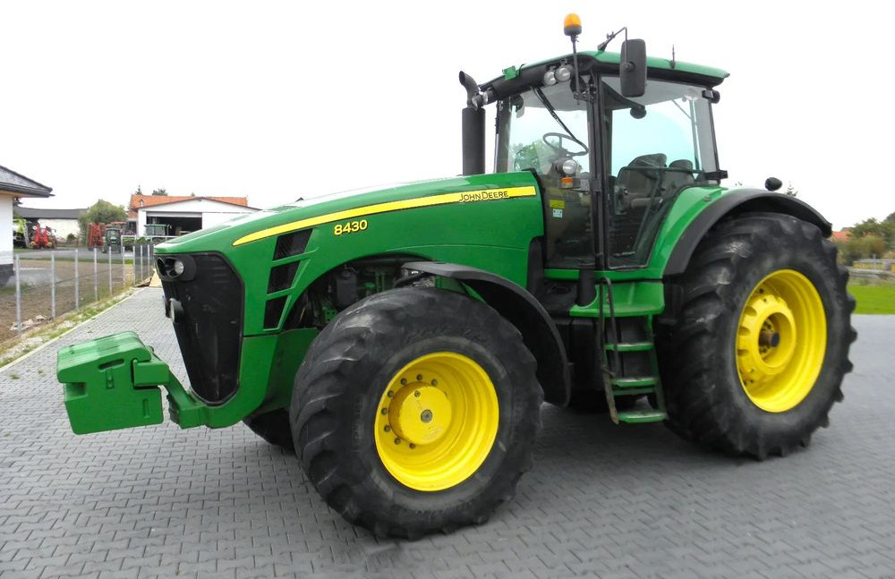 John Deere 8430 2008 Rok, Nie Malowany, Stan Bardzo Dobry - Traktori: kuva  John Deere 8430 2008 Rok, Nie Malowany, Stan Bardzo Dobry - Traktori John Deere 8430 2008 Rok, Nie Malowany, Stan Bardzo Dobry - Traktori: kuva  John Deere 8430 2008 Rok, Nie Malowany, Stan Bardzo Dobry - Traktori