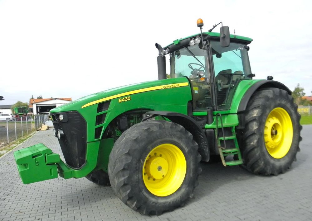 John Deere 8430 2008 Rok, Nie Malowany, Stan Bardzo Dobry - Traktori: kuva  John Deere 8430 2008 Rok, Nie Malowany, Stan Bardzo Dobry - Traktori John Deere 8430 2008 Rok, Nie Malowany, Stan Bardzo Dobry - Traktori: kuva  John Deere 8430 2008 Rok, Nie Malowany, Stan Bardzo Dobry - Traktori