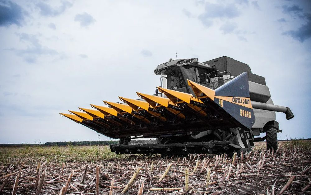 Oros SUN 876 8 rzędowy, Nowe Przystawki do zbioru słonecznika, - Korjuukone - auringonkukka: kuva Oros SUN 876 8 rzędowy, Nowe Przystawki do zbioru słonecznika, - Korjuukone - auringonkukka Oros SUN 876 8 rzędowy, Nowe Przystawki do zbioru słonecznika, - Korjuukone - auringonkukka: kuva Oros SUN 876 8 rzędowy, Nowe Przystawki do zbioru słonecznika, - Korjuukone - auringonkukka