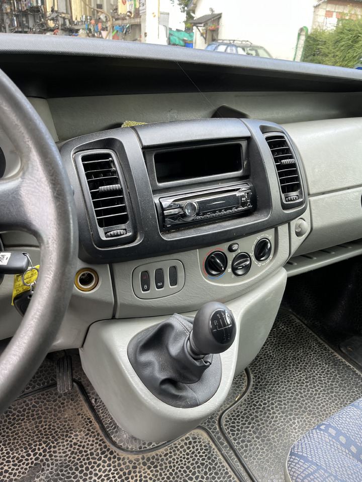 Minibussi, Pikkubussi Renault Trafic 1L9 dci 80cv 9 places: kuva Minibussi, Pikkubussi Renault Trafic 1L9 dci 80cv 9 places