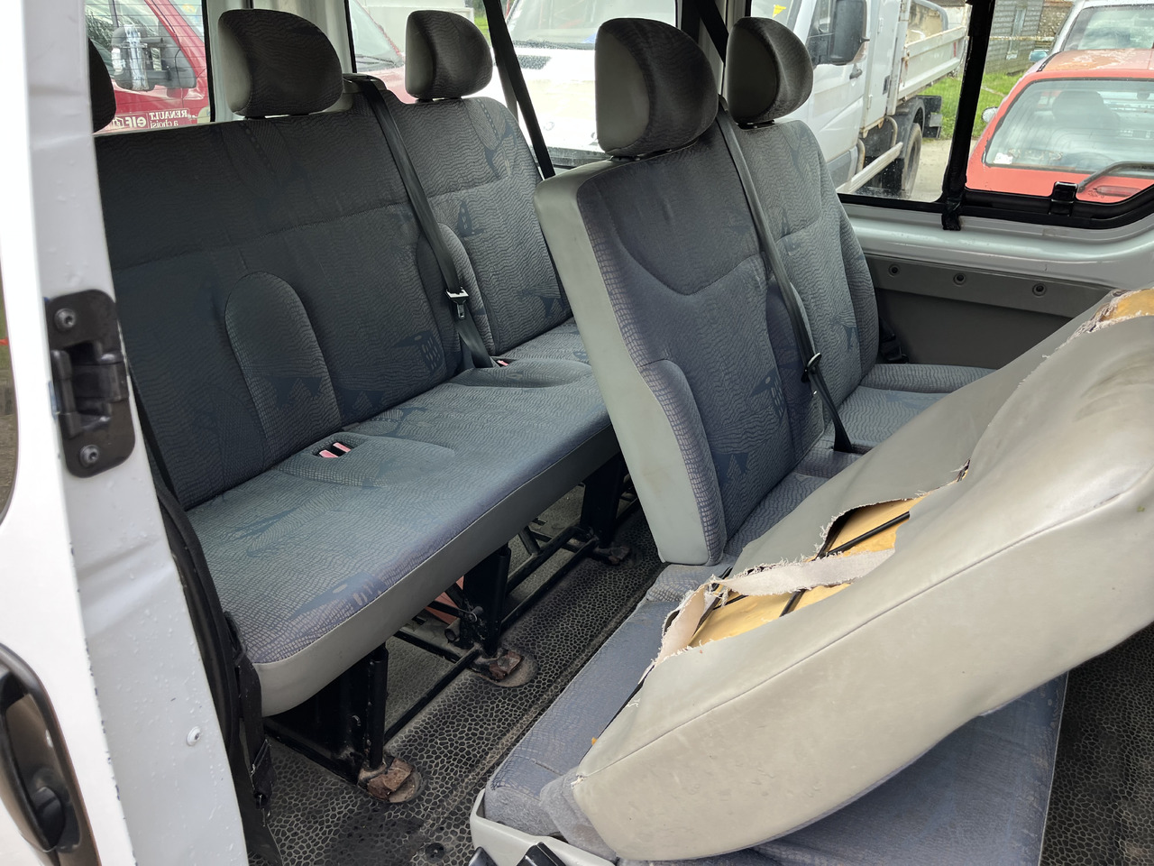 Minibussi, Pikkubussi Renault Trafic 1L9 dci 80cv 9 places: kuva Minibussi, Pikkubussi Renault Trafic 1L9 dci 80cv 9 places