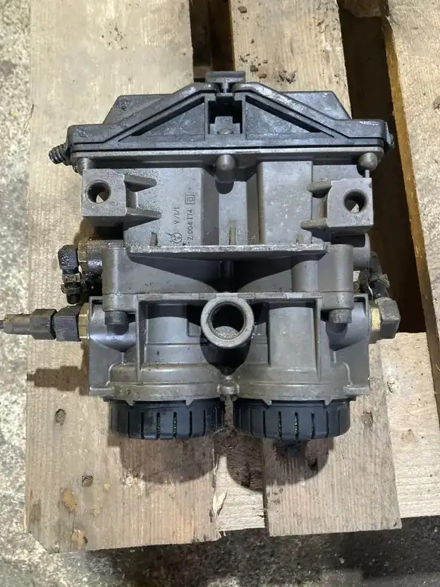 MAN Knorr Bremse 0486204017 Ventil EBS 81.52106.6014 Zweikanalmodul - Sähköjärjestelmä - Bussi: kuva MAN Knorr Bremse 0486204017 Ventil EBS 81.52106.6014 Zweikanalmodul - Sähköjärjestelmä - Bussi MAN Knorr Bremse 0486204017 Ventil EBS 81.52106.6014 Zweikanalmodul - Sähköjärjestelmä - Bussi: kuva MAN Knorr Bremse 0486204017 Ventil EBS 81.52106.6014 Zweikanalmodul - Sähköjärjestelmä - Bussi