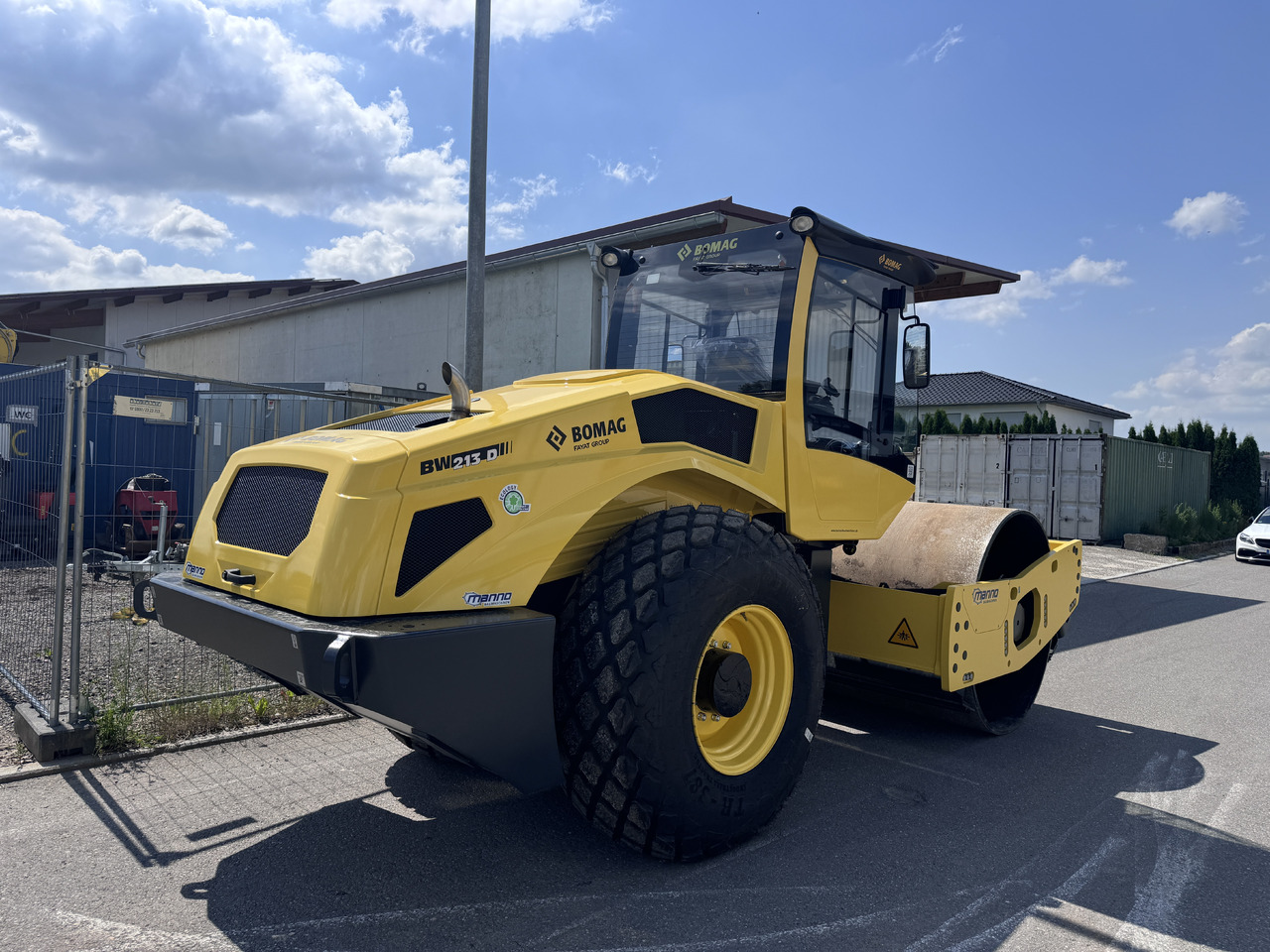 Bomag BW 213 D-5 - Tiivistyskone: kuva Bomag BW 213 D-5 - Tiivistyskone Bomag BW 213 D-5 - Tiivistyskone: kuva Bomag BW 213 D-5 - Tiivistyskone