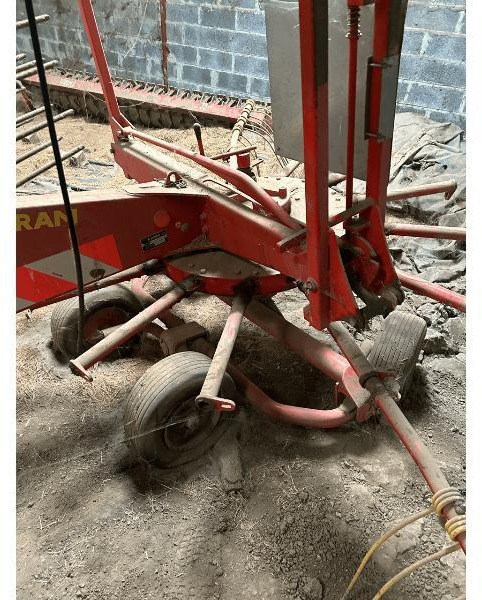 AGRAM 484 - Pöyhin: kuva AGRAM 484 - Pöyhin AGRAM 484 - Pöyhin: kuva AGRAM 484 - Pöyhin