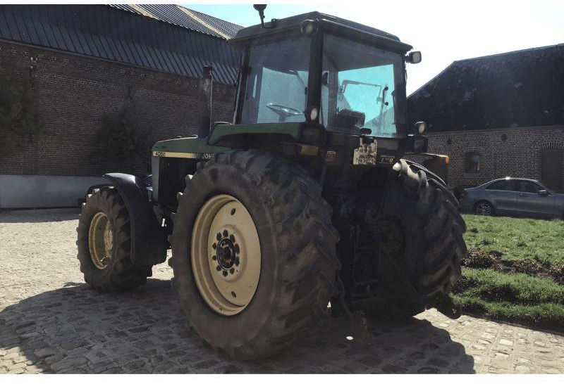 JOHN DEERE 4055 - Traktori: kuva JOHN DEERE 4055 - Traktori JOHN DEERE 4055 - Traktori: kuva JOHN DEERE 4055 - Traktori